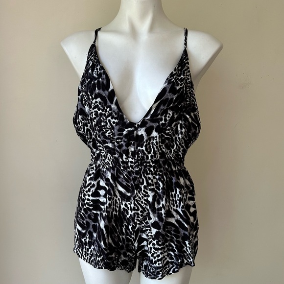 LF Millau Open Back Animal Print Romper, XS NWT - Picture 5 of 11